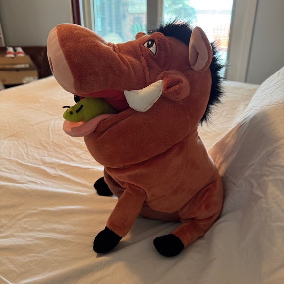 Disney Store The Lion King 16" Pumbaa Plush Stuffed Animal Toy - Picture 5 of 7
